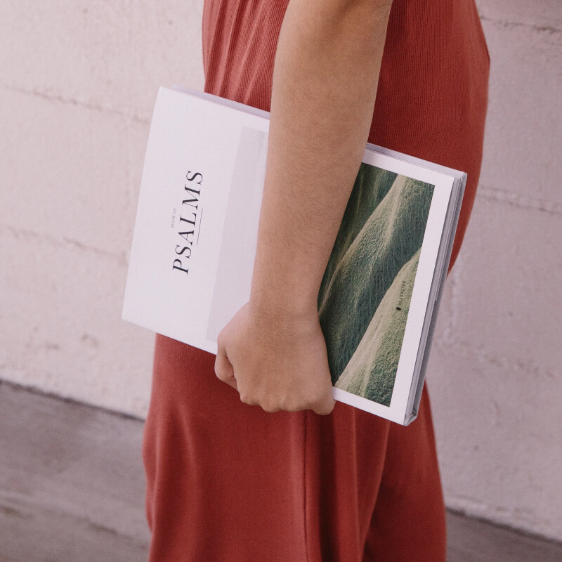 Book of Psalms with flower – Image 3